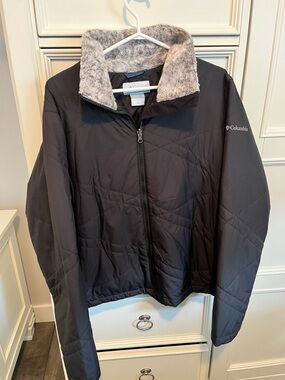 Columbia Black Jacket with Light Gray Faux-Fur Lining